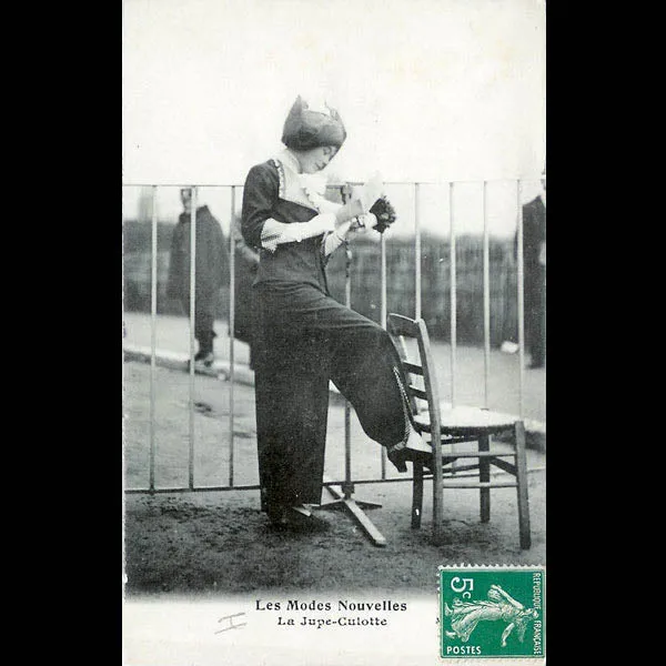La mode nouvelle, la jupe culotte aux courses (1911)