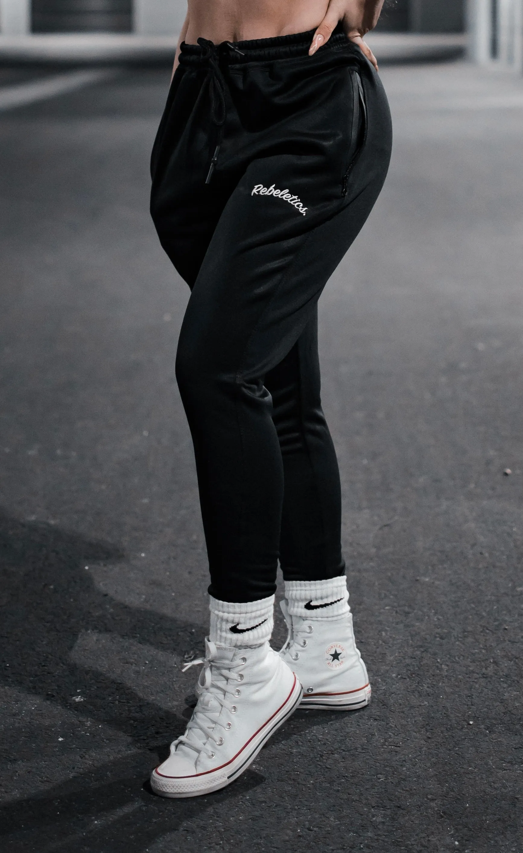 Womens tech joggers - black